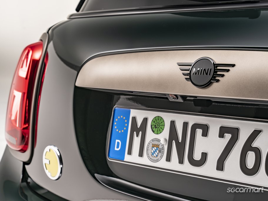https://i.i-sgcm.com/new_cars/cars/12633/12633_g170