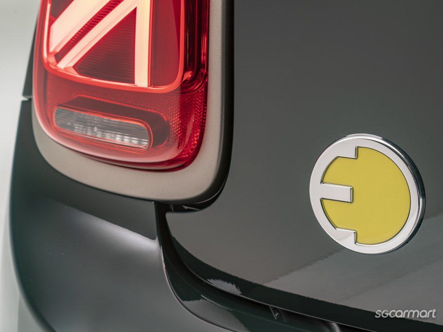 https://i.i-sgcm.com/new_cars/cars/12633/12633_g171