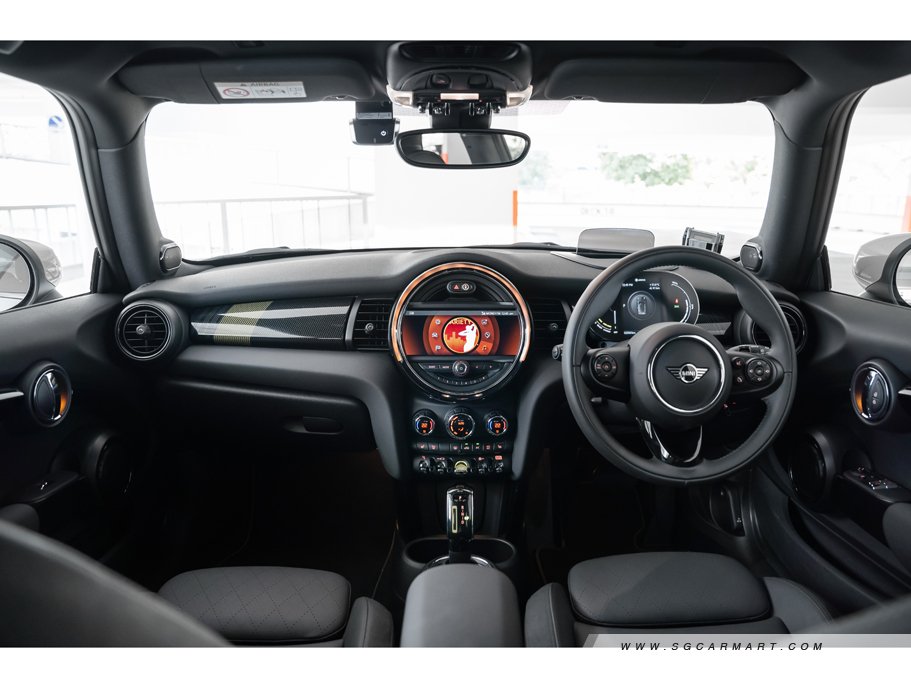 https://i.i-sgcm.com/new_cars/cars/12633/12633_g64