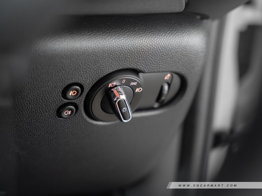 https://i.i-sgcm.com/new_cars/cars/12633/12633_g70