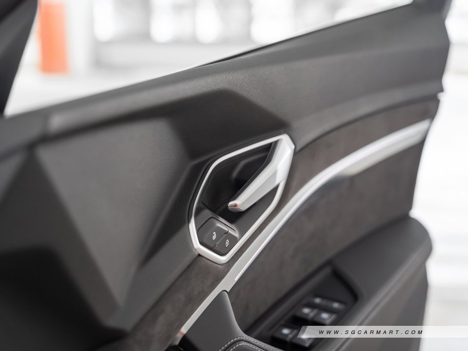 https://i.i-sgcm.com/new_cars/cars/12634/12634_g74