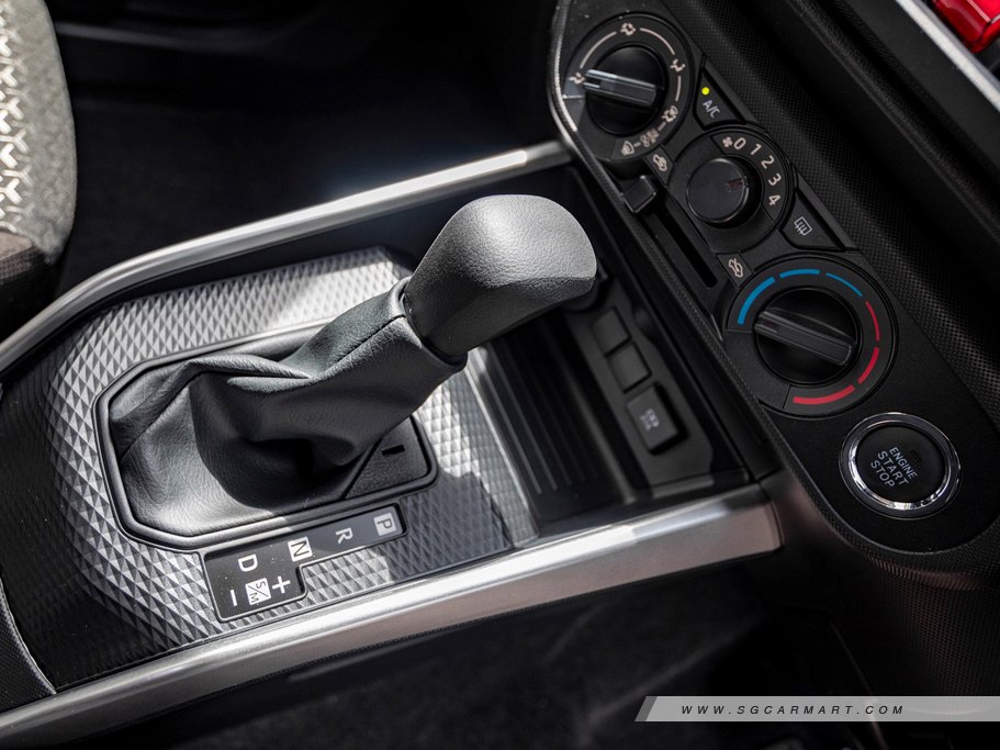 https://i.i-sgcm.com/new_cars/cars/12635/12635_g15