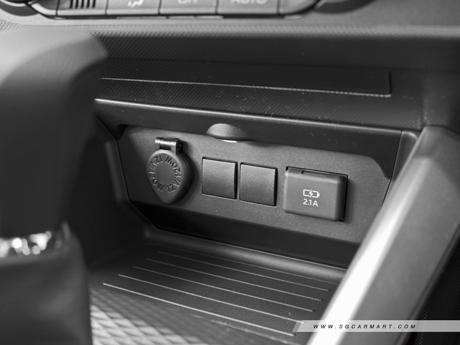 https://i.i-sgcm.com/new_cars/cars/12635/12635_g47