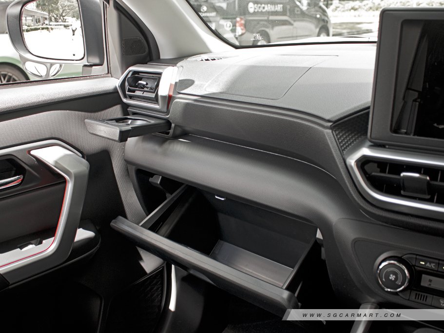 https://i.i-sgcm.com/new_cars/cars/12635/12635_g49