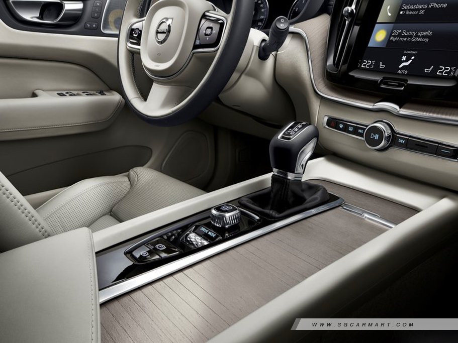 https://i.i-sgcm.com/new_cars/cars/12655/12655_g22