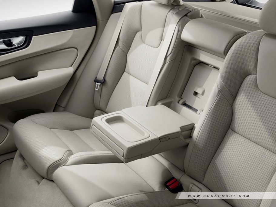 https://i.i-sgcm.com/new_cars/cars/12655/12655_g25