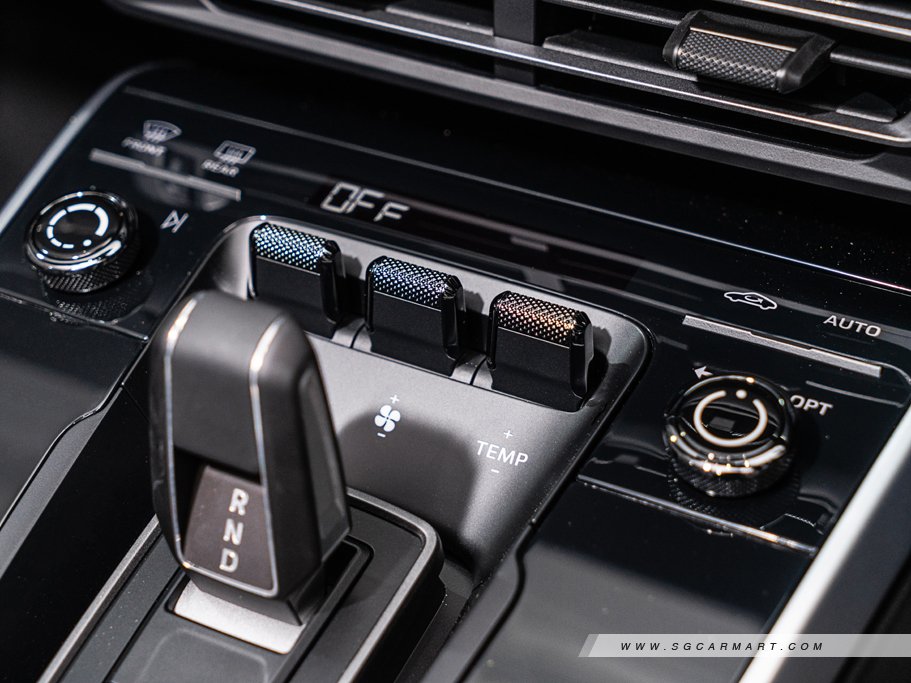 https://i.i-sgcm.com/new_cars/cars/12656/12656_g141