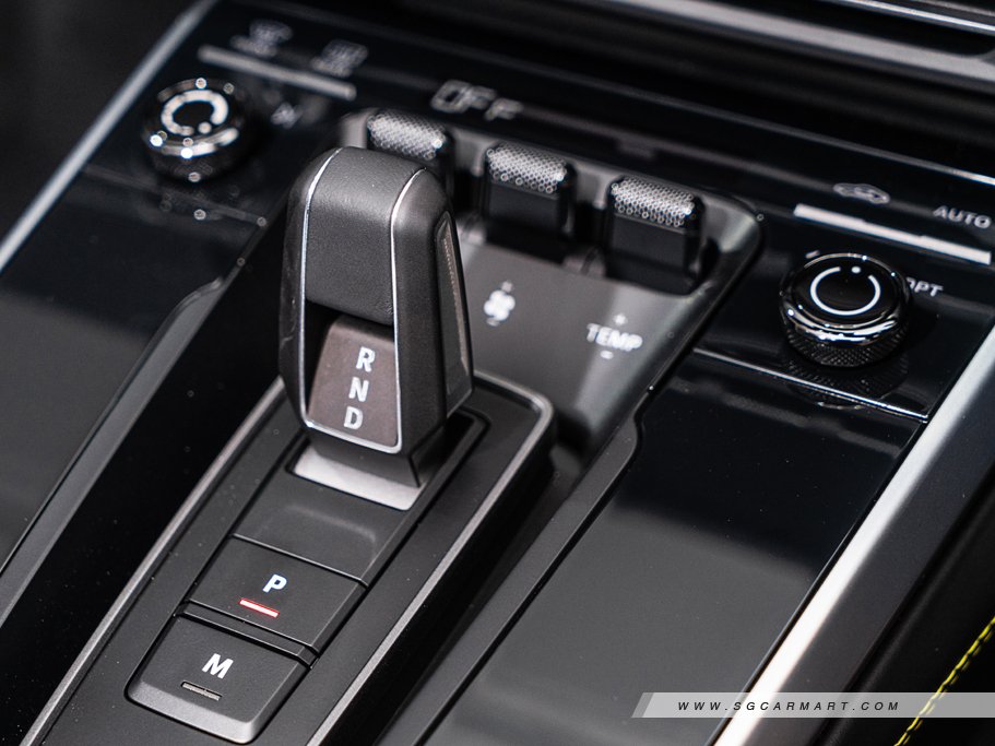 https://i.i-sgcm.com/new_cars/cars/12656/12656_g142