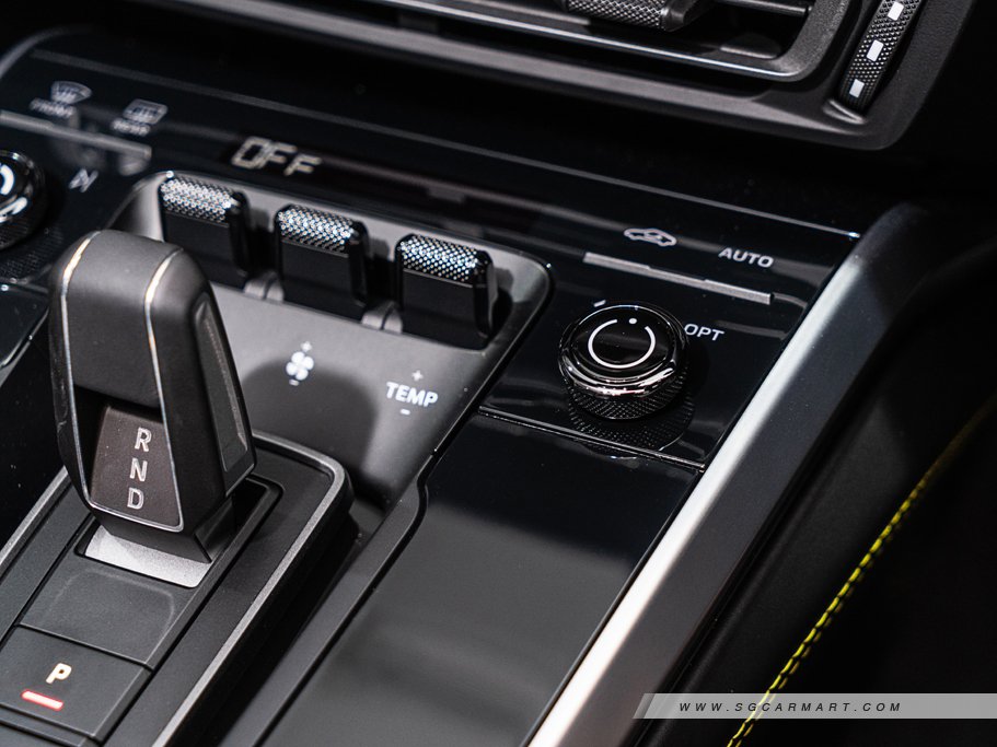 https://i.i-sgcm.com/new_cars/cars/12656/12656_g143