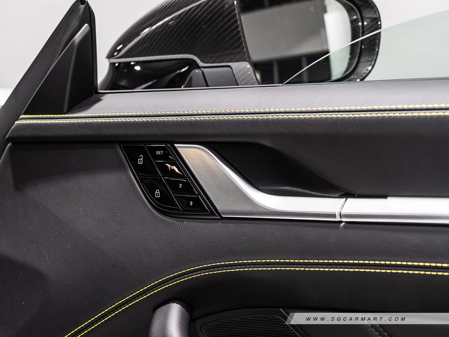 https://i.i-sgcm.com/new_cars/cars/12656/12656_g149