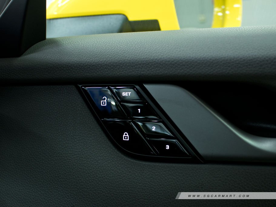 https://i.i-sgcm.com/new_cars/cars/12656/12656_g25