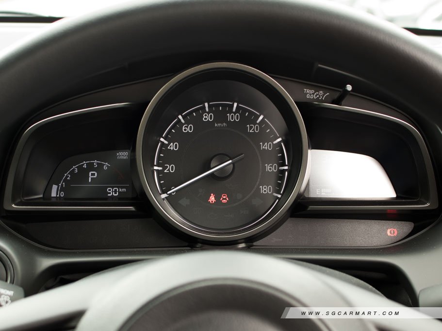 https://i.i-sgcm.com/new_cars/cars/12658/12658_g15
