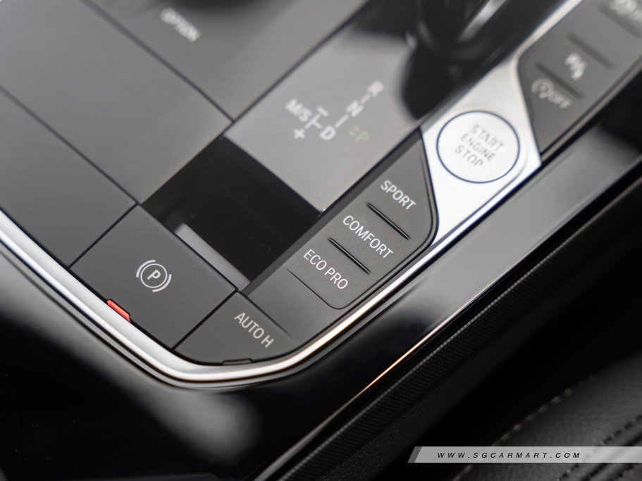 https://i.i-sgcm.com/new_cars/cars/12665/12665_g107