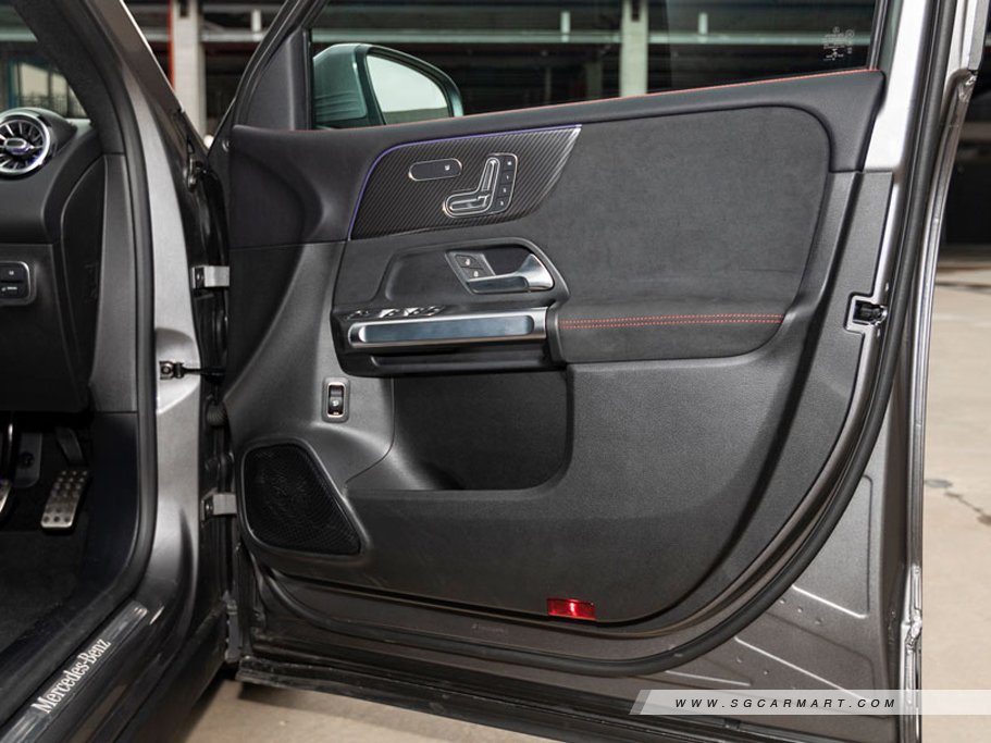 https://i.i-sgcm.com/new_cars/cars/12694/12694_g40