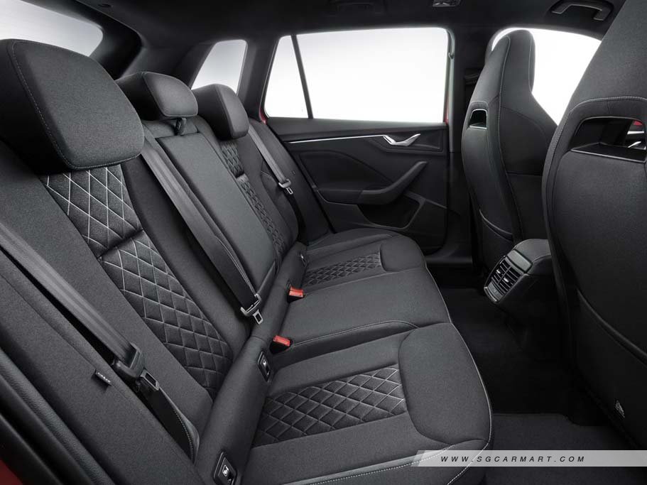 https://i.i-sgcm.com/new_cars/cars/12700/12700_g23