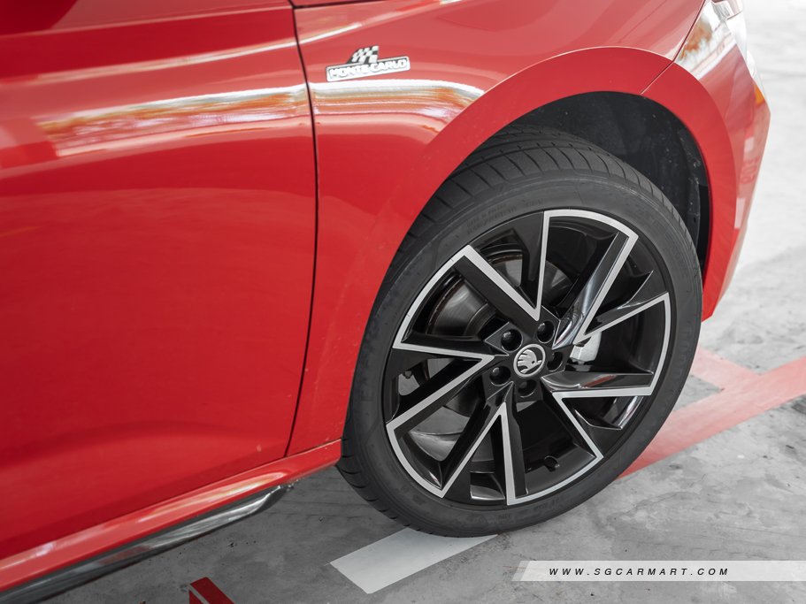 https://i.i-sgcm.com/new_cars/cars/12700/12700_g37