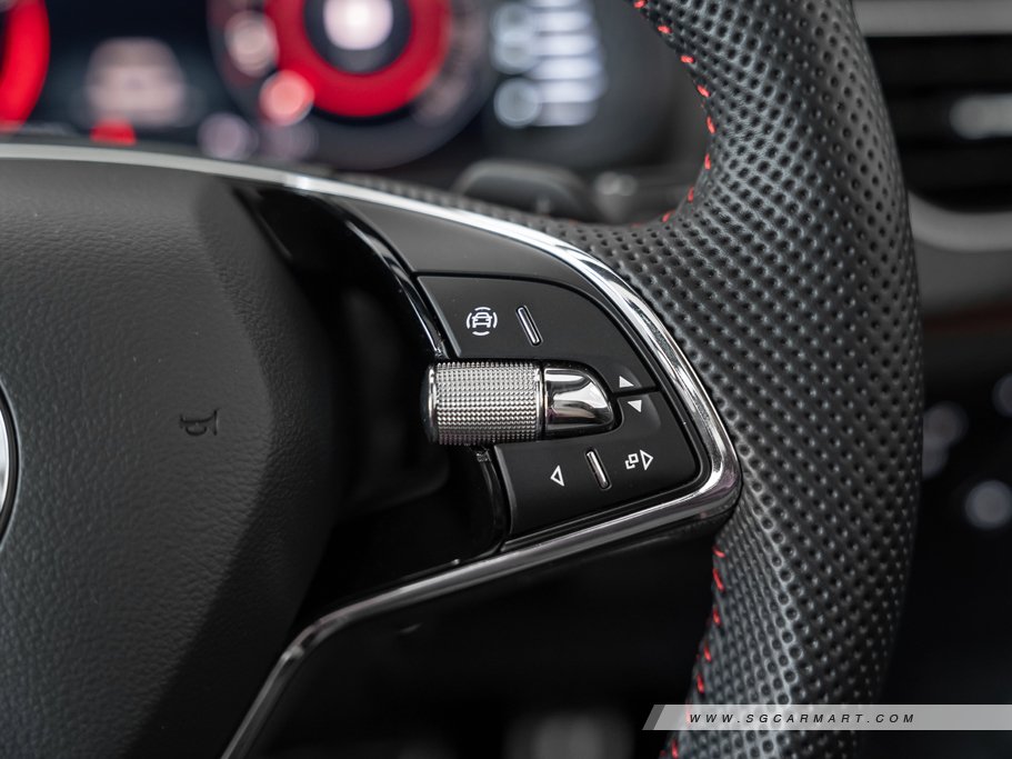https://i.i-sgcm.com/new_cars/cars/12700/12700_g44