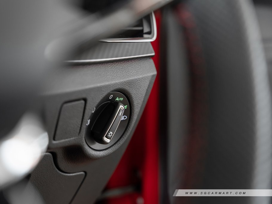 https://i.i-sgcm.com/new_cars/cars/12700/12700_g49