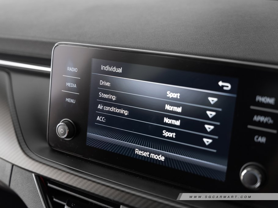 https://i.i-sgcm.com/new_cars/cars/12700/12700_g61