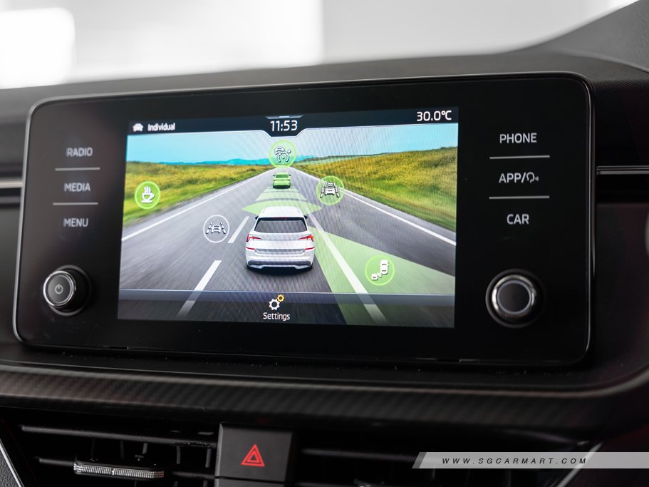 https://i.i-sgcm.com/new_cars/cars/12700/12700_g62