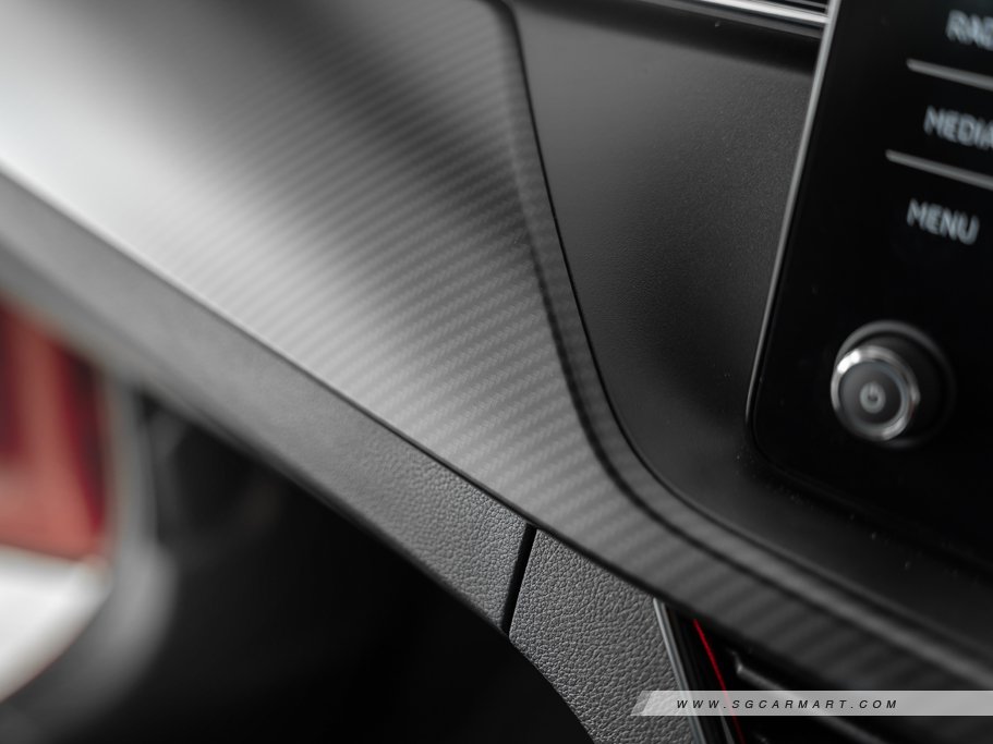 https://i.i-sgcm.com/new_cars/cars/12700/12700_g64