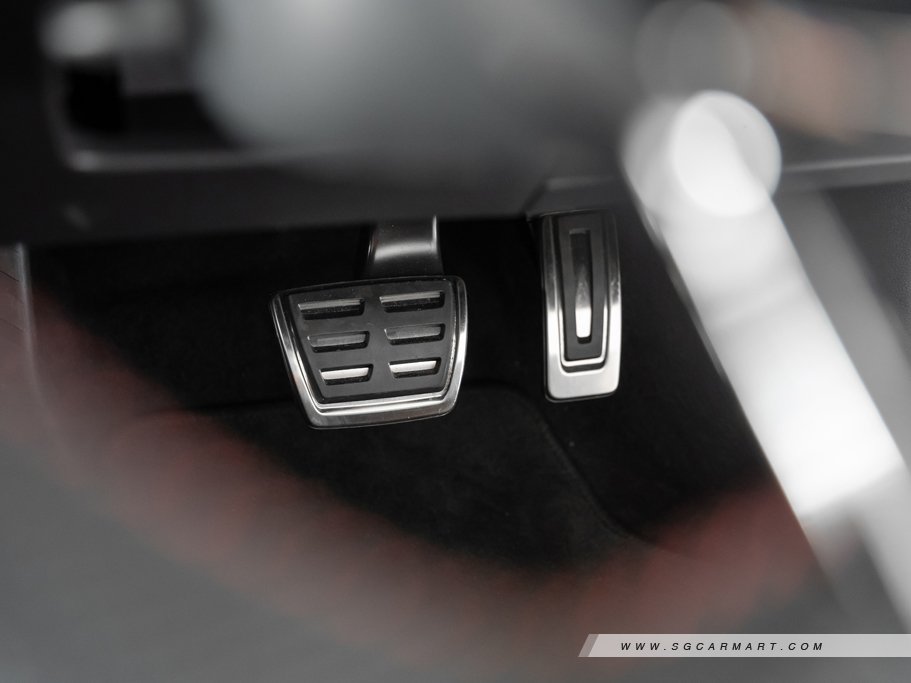 https://i.i-sgcm.com/new_cars/cars/12700/12700_g74