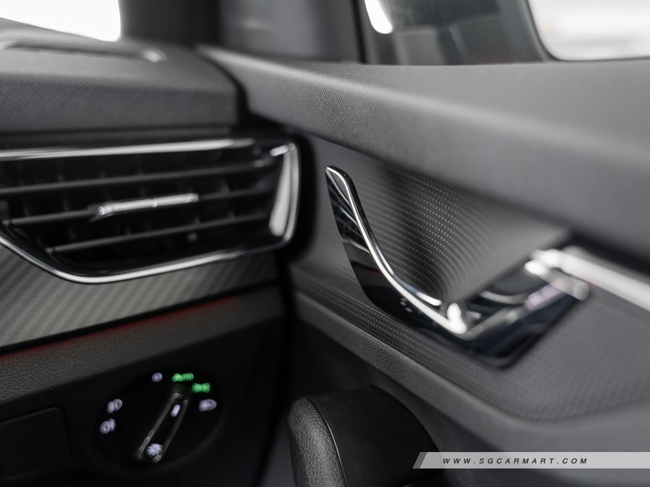 https://i.i-sgcm.com/new_cars/cars/12700/12700_g75