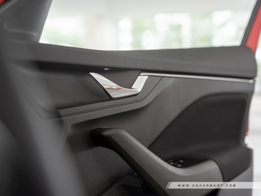 https://i.i-sgcm.com/new_cars/cars/12700/12700_g76
