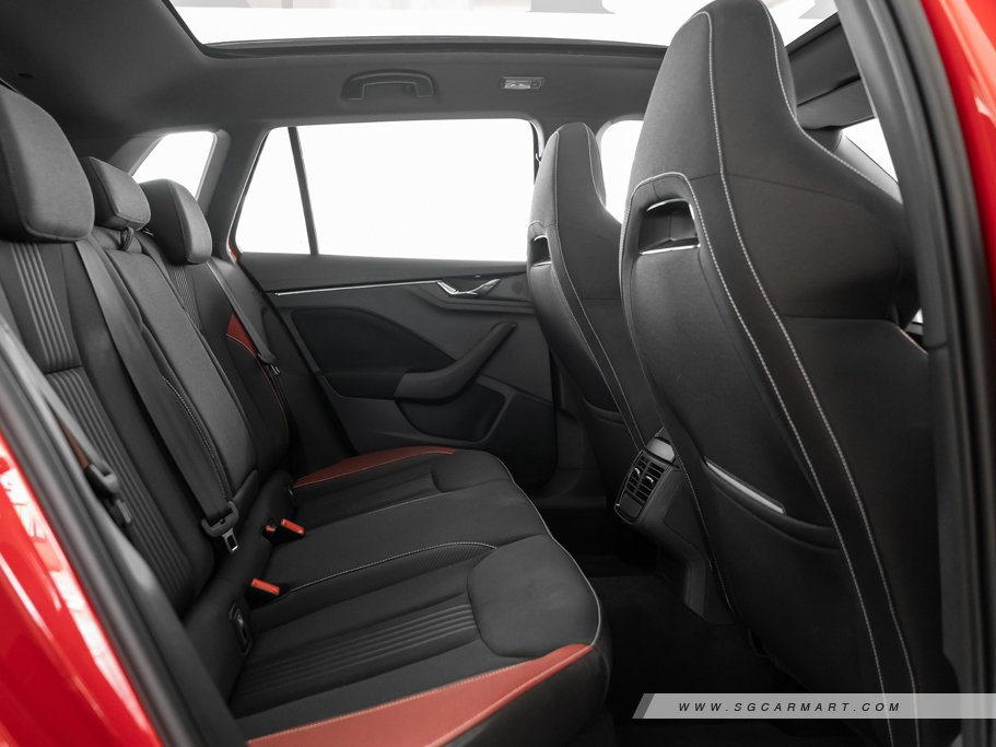 https://i.i-sgcm.com/new_cars/cars/12700/12700_g78