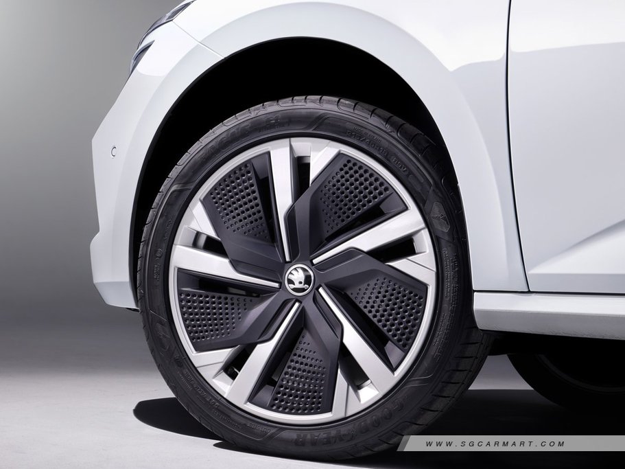 https://i.i-sgcm.com/new_cars/cars/12700/12700_g92