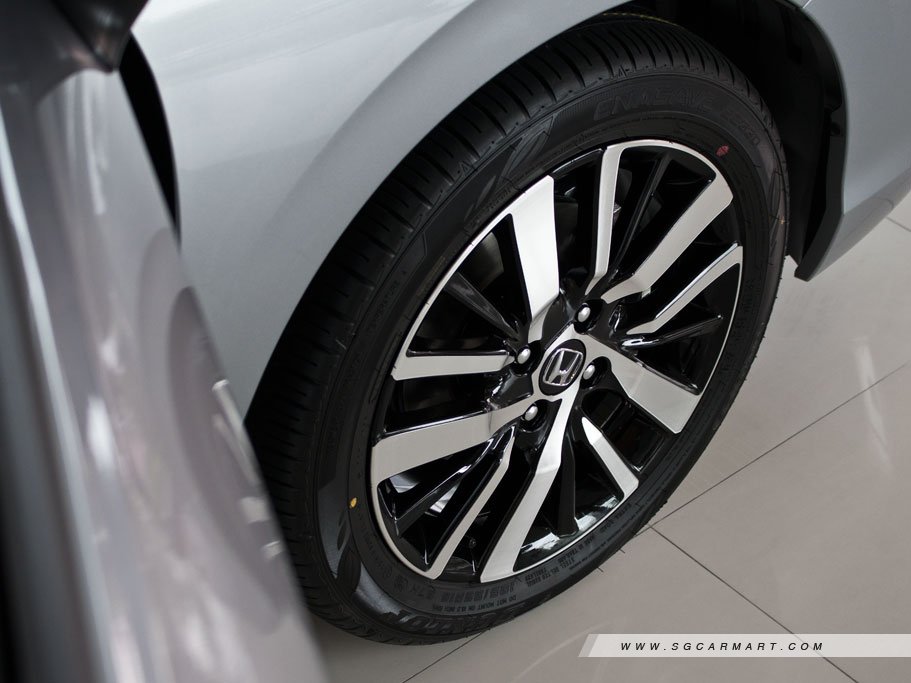 https://i.i-sgcm.com/new_cars/cars/12701/12701_g64