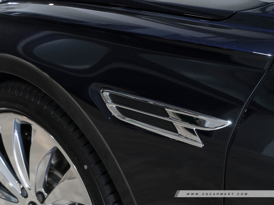 https://i.i-sgcm.com/new_cars/cars/12704/12704_g15
