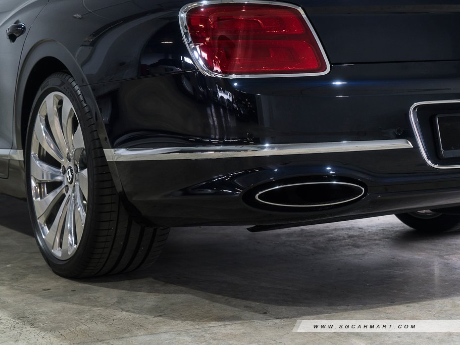 https://i.i-sgcm.com/new_cars/cars/12704/12704_g18