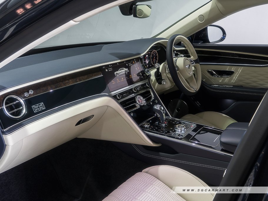 https://i.i-sgcm.com/new_cars/cars/12704/12704_g22