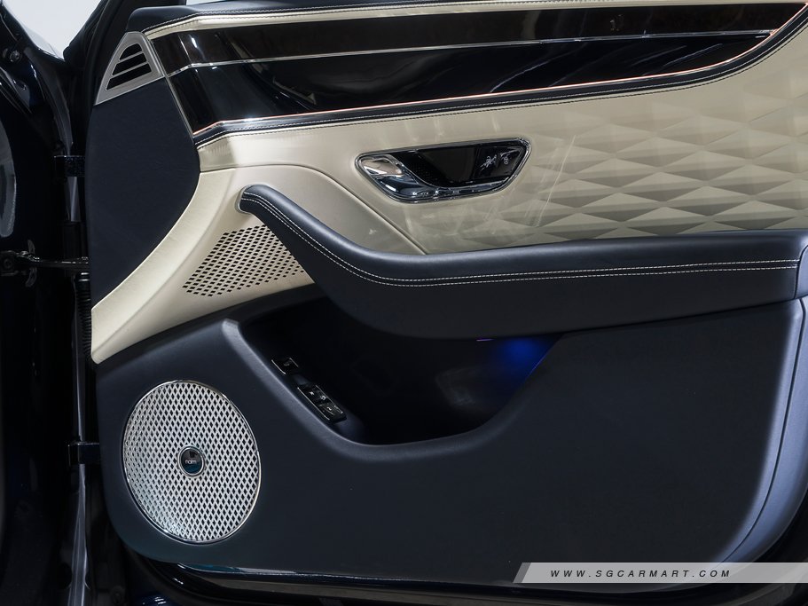 https://i.i-sgcm.com/new_cars/cars/12704/12704_g25