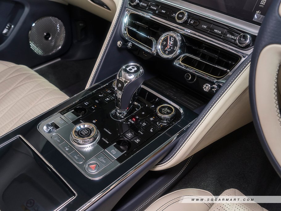 https://i.i-sgcm.com/new_cars/cars/12704/12704_g49