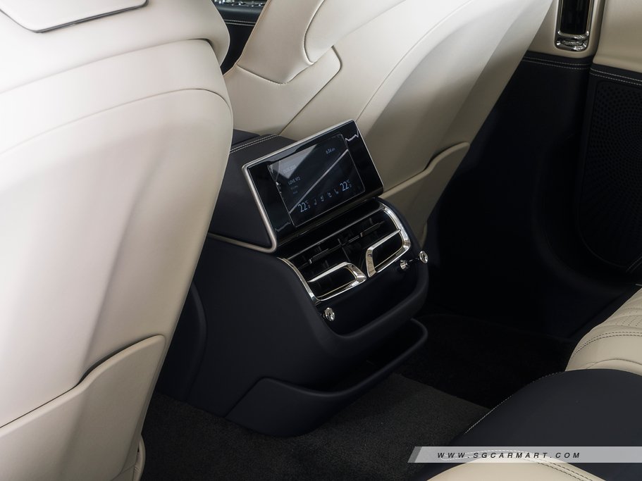 https://i.i-sgcm.com/new_cars/cars/12704/12704_g64