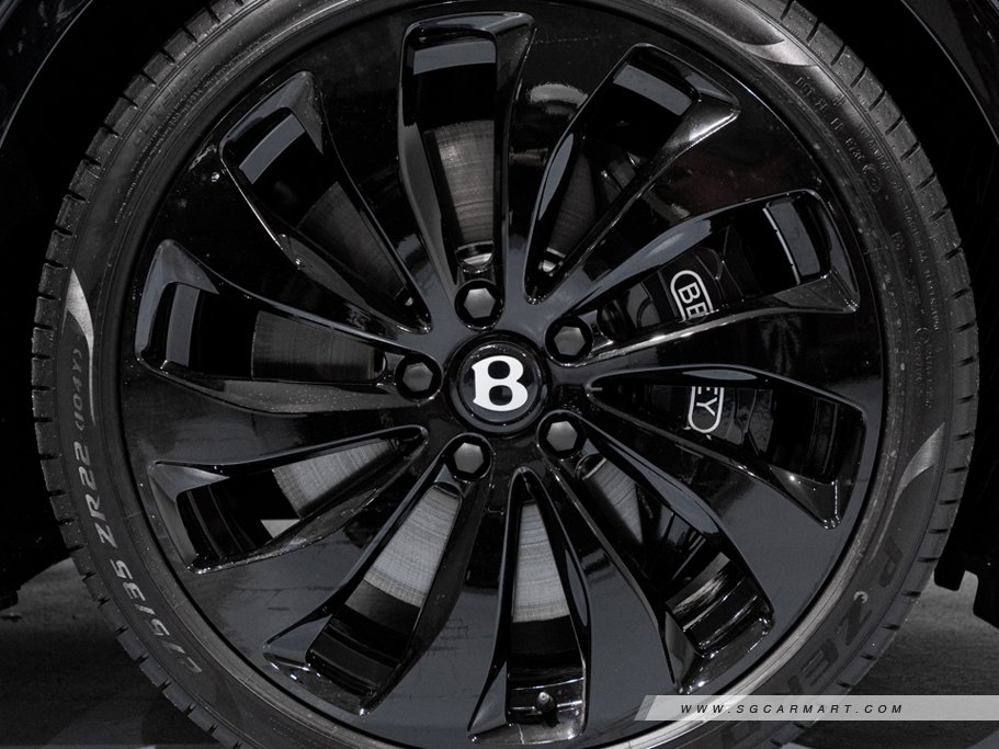 https://i.i-sgcm.com/new_cars/cars/12704/12704_g74