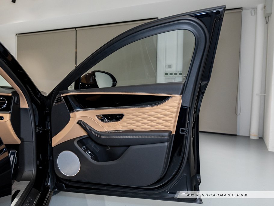 https://i.i-sgcm.com/new_cars/cars/12704/12704_g83