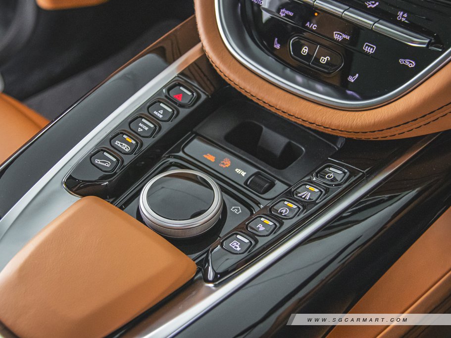 https://i.i-sgcm.com/new_cars/cars/12708/12708_g49