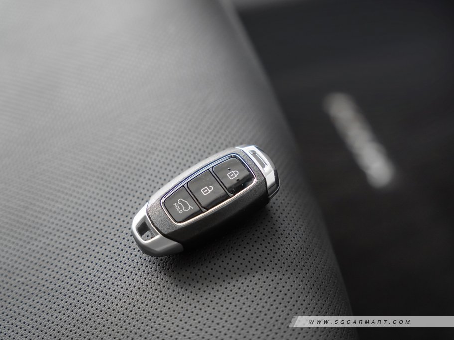 https://i.i-sgcm.com/new_cars/cars/12728/12728_g106