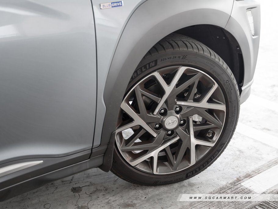 https://i.i-sgcm.com/new_cars/cars/12728/12728_g23