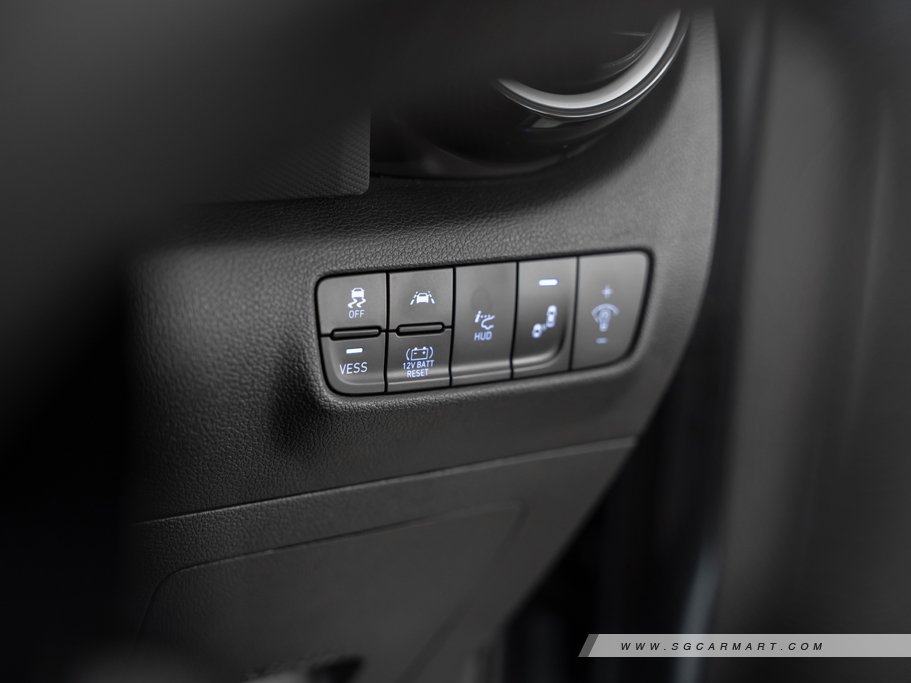 https://i.i-sgcm.com/new_cars/cars/12728/12728_g40