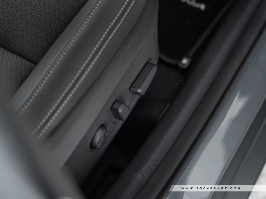 https://i.i-sgcm.com/new_cars/cars/12728/12728_g50