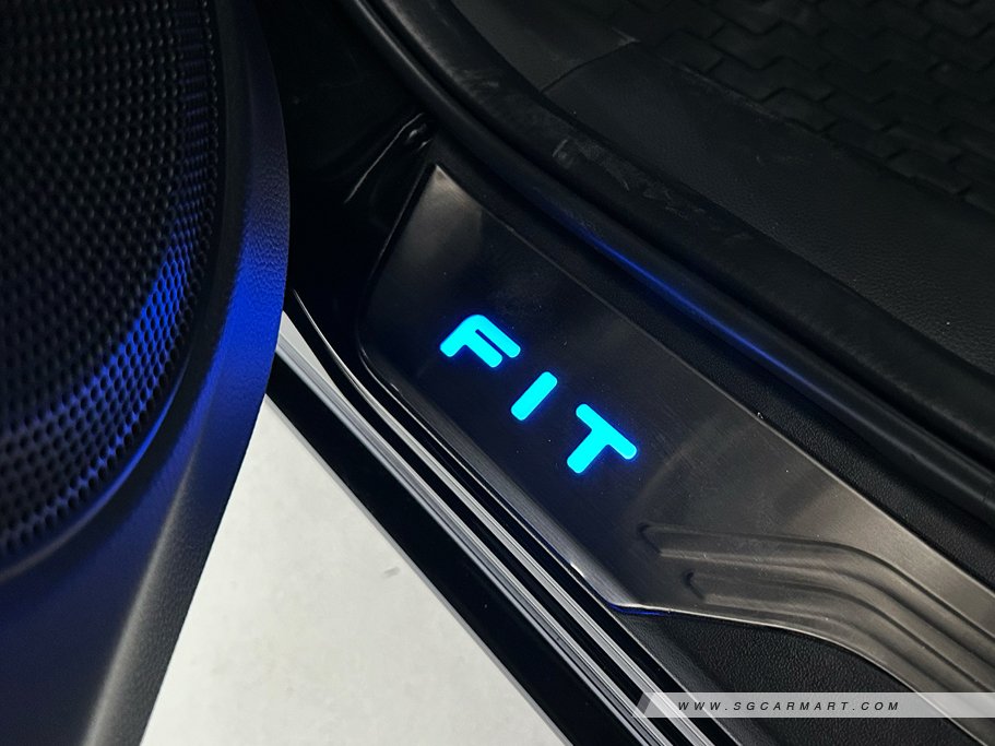 https://i.i-sgcm.com/new_cars/cars/12731/12731_g17