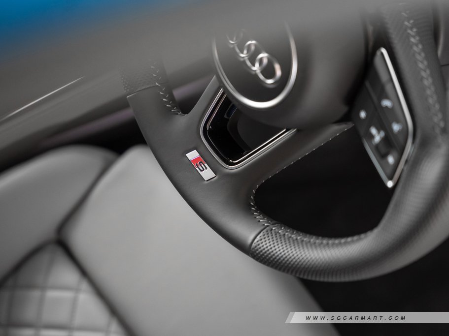 https://i.i-sgcm.com/new_cars/cars/12748/12748_g49