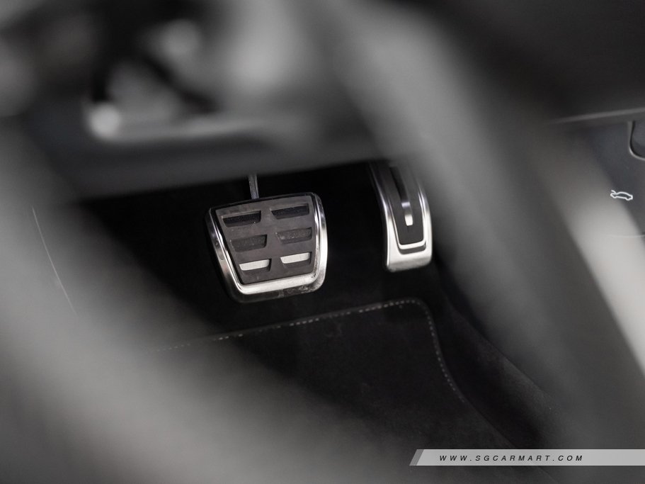 https://i.i-sgcm.com/new_cars/cars/12748/12748_g64