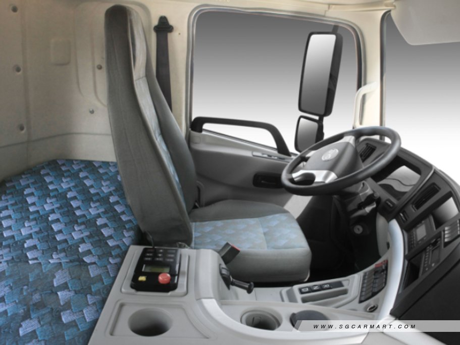 https://i.i-sgcm.com/new_cars/cars/12752/12752_g4