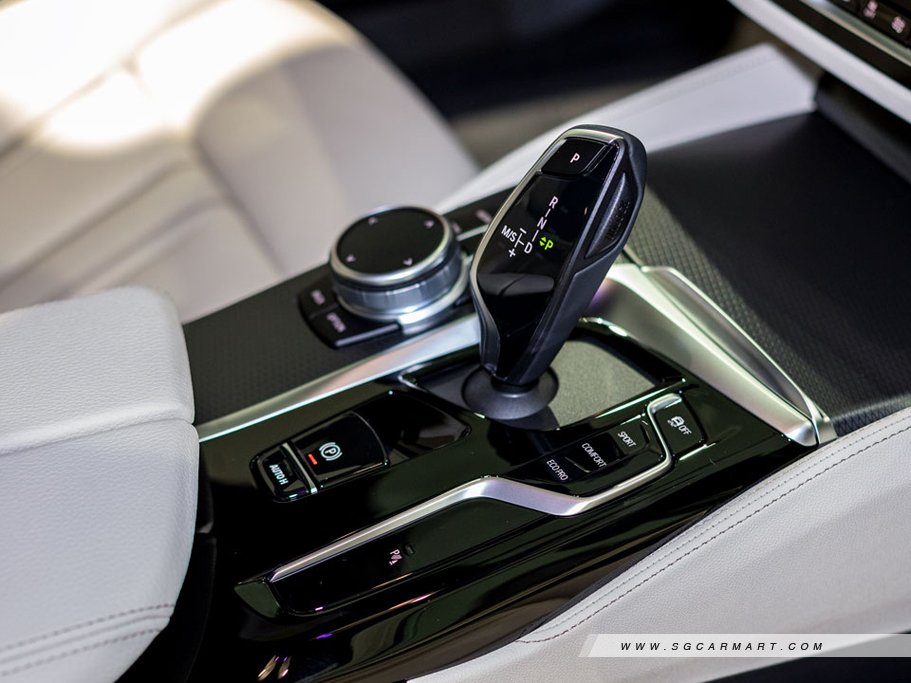 BMW 5 Series Sedan Mild Hybrid 520i M Sport 13