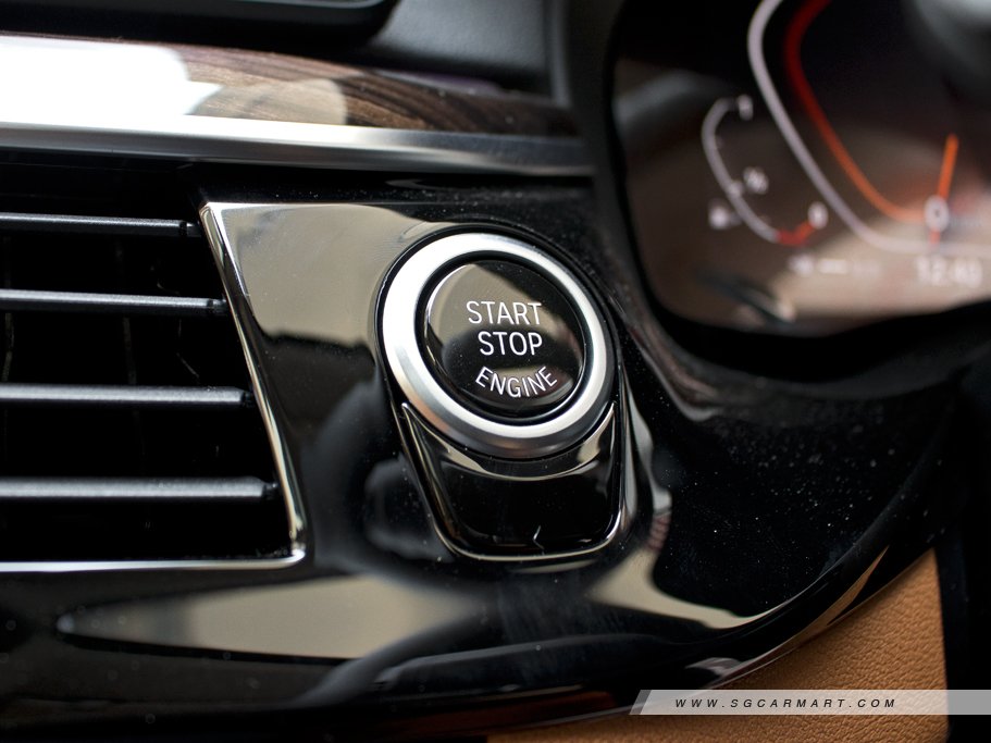 https://i.i-sgcm.com/new_cars/cars/12755/12755_g52